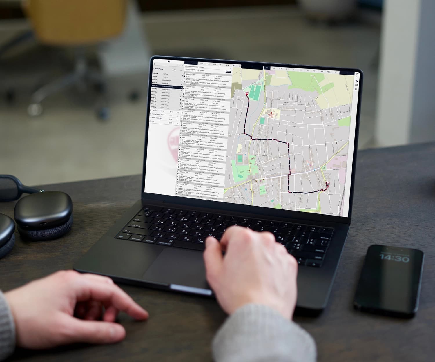 Interfejs GPS sistema za praćenje voznog parka na laptopu